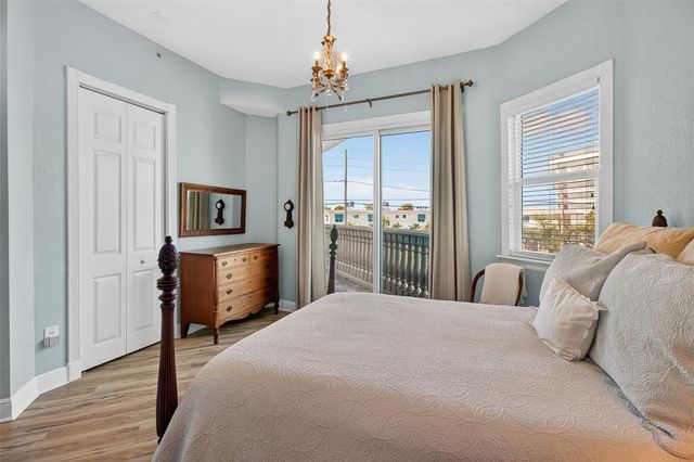 10133 GULF BOULEVARD E1, Treasure Island, FL 33706