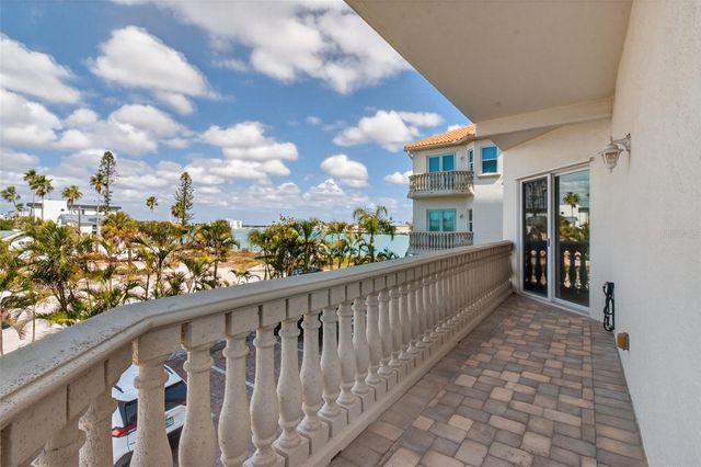 10133 GULF BOULEVARD E1, Treasure Island, FL 33706