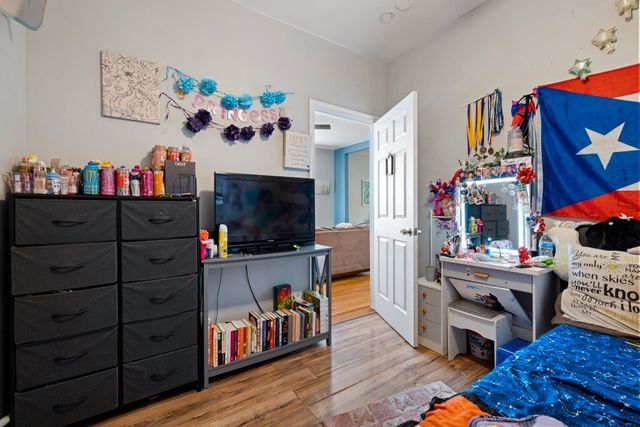 1015 N Central Avenue, Chicago, IL 60651