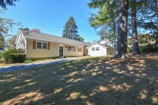 91 Hillcrest Rd, Dracut, MA 01826
