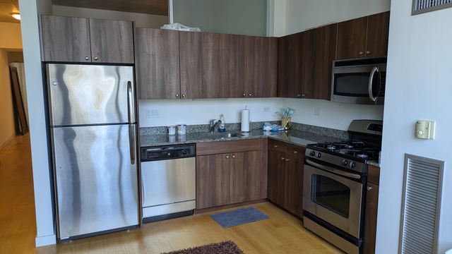 235 W Van Buren Street 2820, Chicago, IL 60607