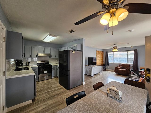 2310 Fairfield St, Sacramento, CA 95815