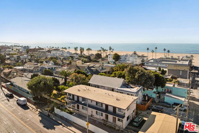 51 Thornton Avenue, Venice (los Angeles), CA 90291