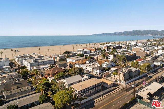 51 Thornton Avenue, Venice (los Angeles), CA 90291
