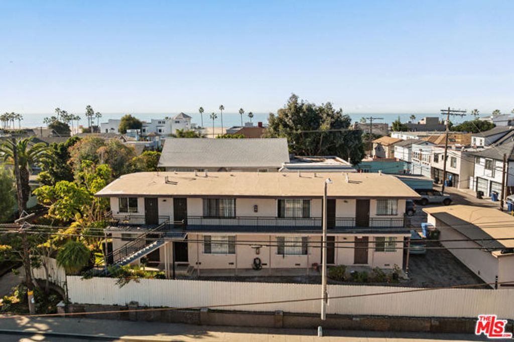 51 Thornton Avenue, Venice (los Angeles), CA 90291
