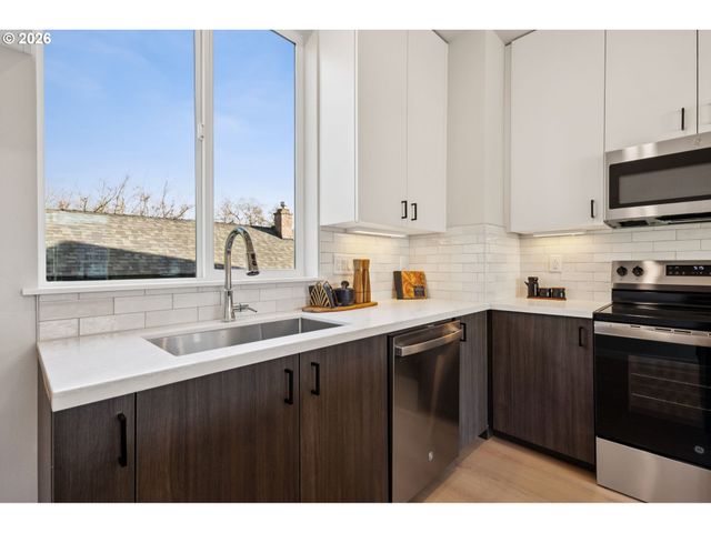 1731 Se CLATSOP St, Portland, OR 97202