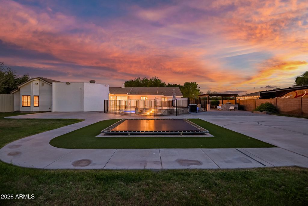 Image 10 of property listing at 2520 E WINCHESTER Drive, Gilbert, AZ 85297
