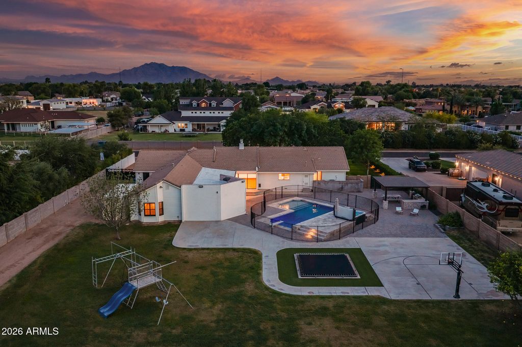 Image 13 of property listing at 2520 E WINCHESTER Drive, Gilbert, AZ 85297