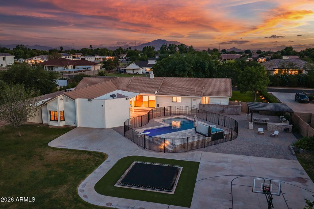 Image 14 of property listing at 2520 E WINCHESTER Drive, Gilbert, AZ 85297