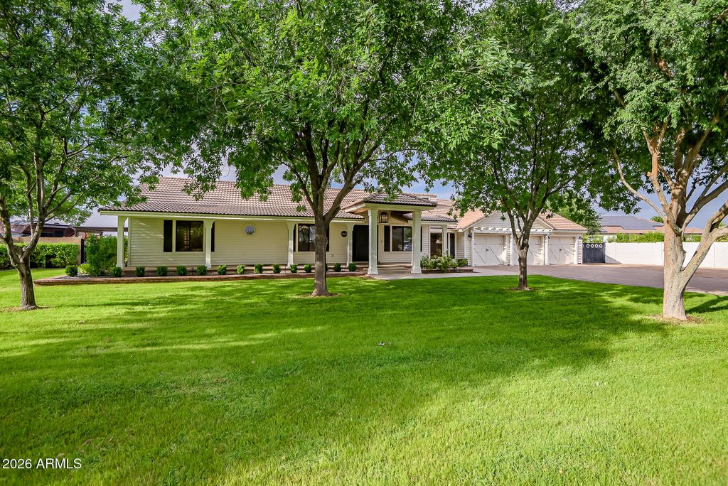 Image 16 of property listing at 2520 E WINCHESTER Drive, Gilbert, AZ 85297