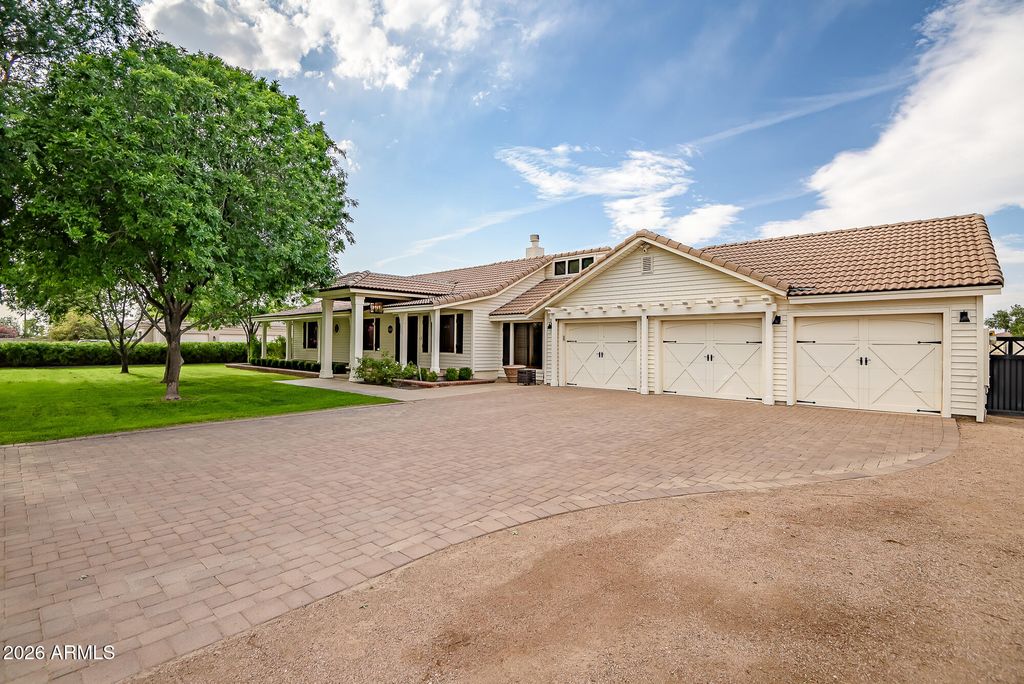 Image 19 of property listing at 2520 E WINCHESTER Drive, Gilbert, AZ 85297
