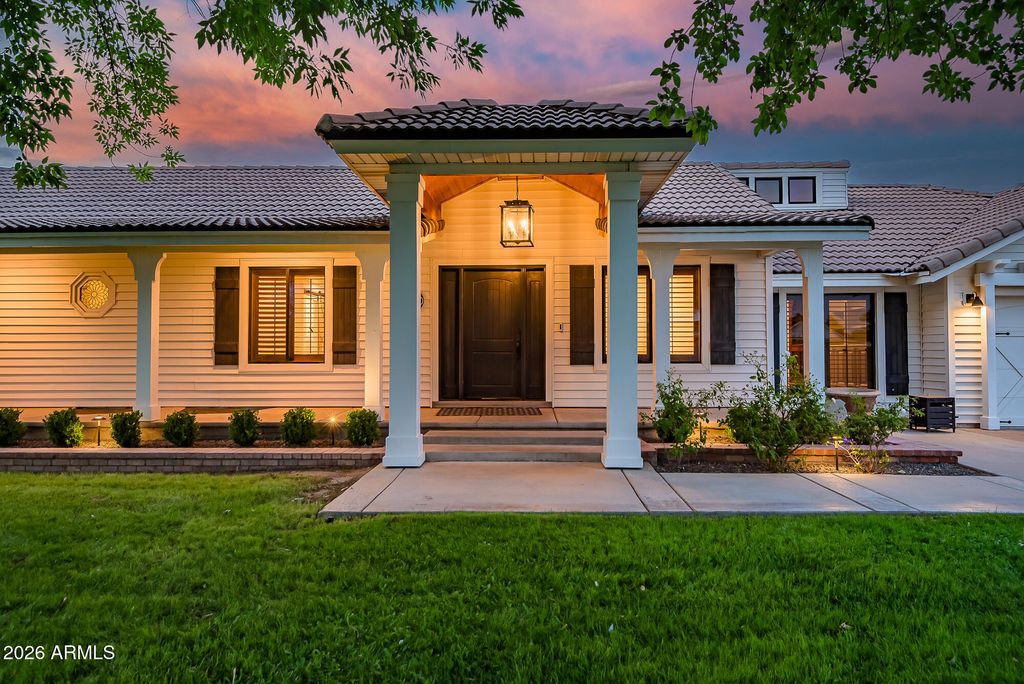 Image 3 of property listing at 2520 E WINCHESTER Drive, Gilbert, AZ 85297
