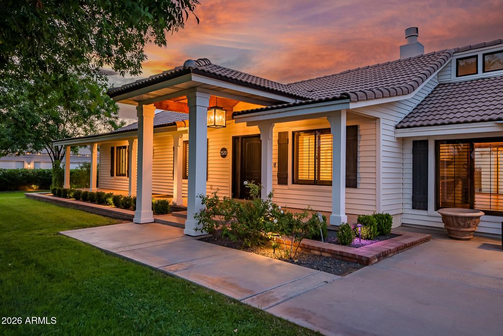 Image 4 of property listing at 2520 E WINCHESTER Drive, Gilbert, AZ 85297