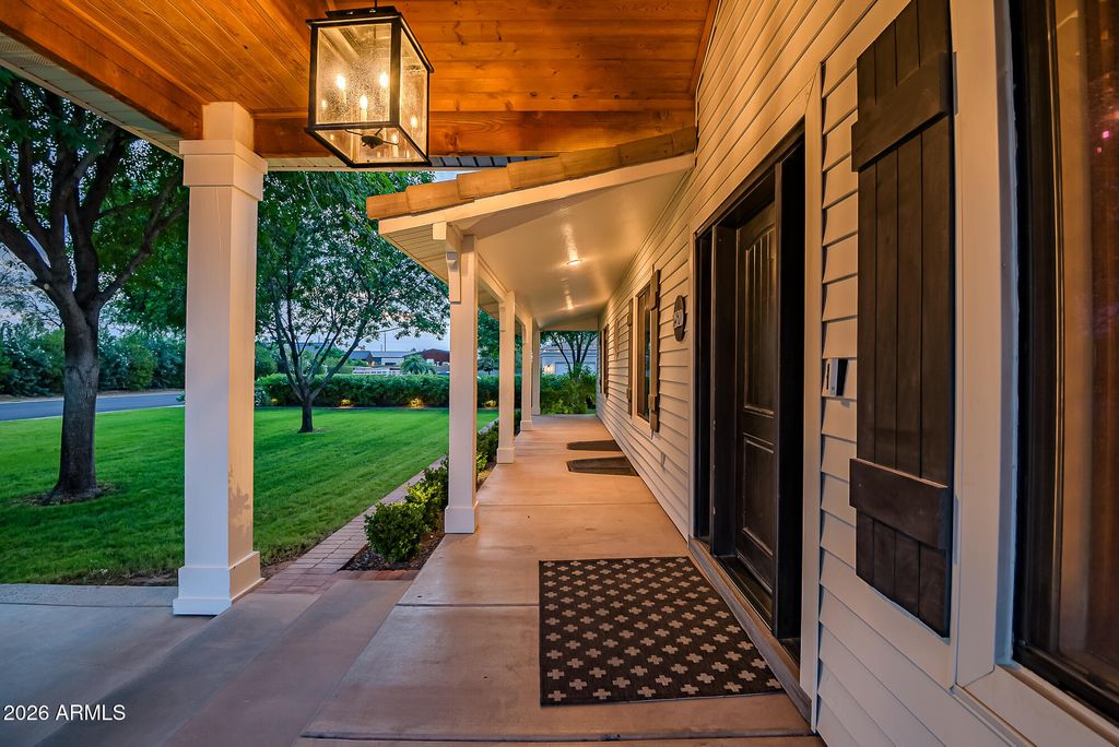 Image 5 of property listing at 2520 E WINCHESTER Drive, Gilbert, AZ 85297