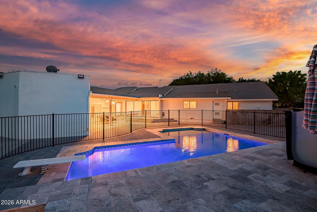 Image 9 of property listing at 2520 E WINCHESTER Drive, Gilbert, AZ 85297