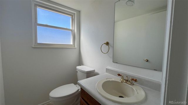 1065 S Lewiston Way, Aurora, CO 80017