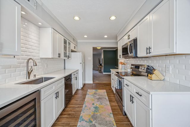 10019 Regal Park Lane 207, Dallas, TX 75230