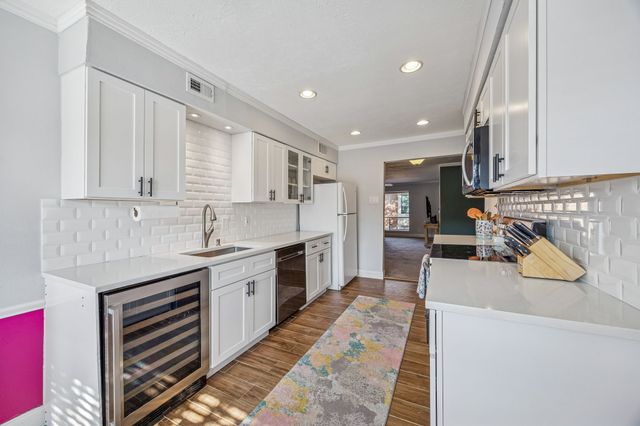 10019 Regal Park Lane 207, Dallas, TX 75230