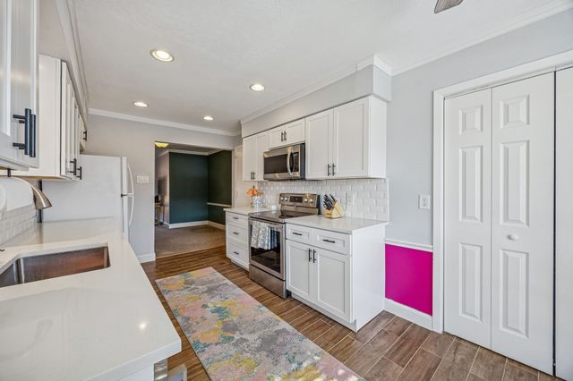 10019 Regal Park Lane 207, Dallas, TX 75230