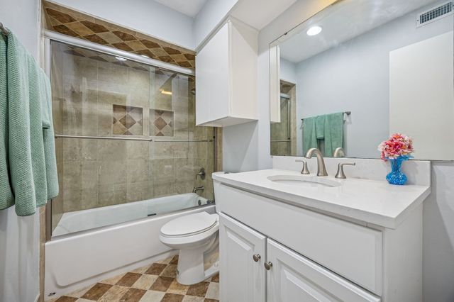 10019 Regal Park Lane 207, Dallas, TX 75230