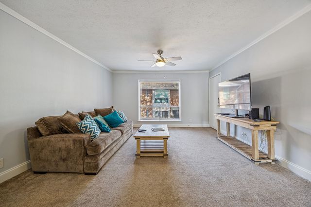 10019 Regal Park Lane 207, Dallas, TX 75230