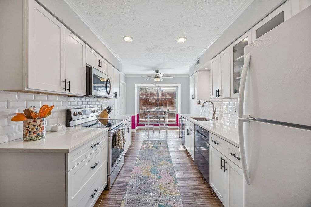 10019 Regal Park Lane 207, Dallas, TX 75230