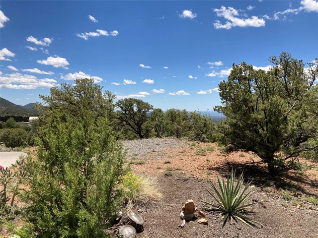 215 Double Arrow, Santa Fe, NM 87505