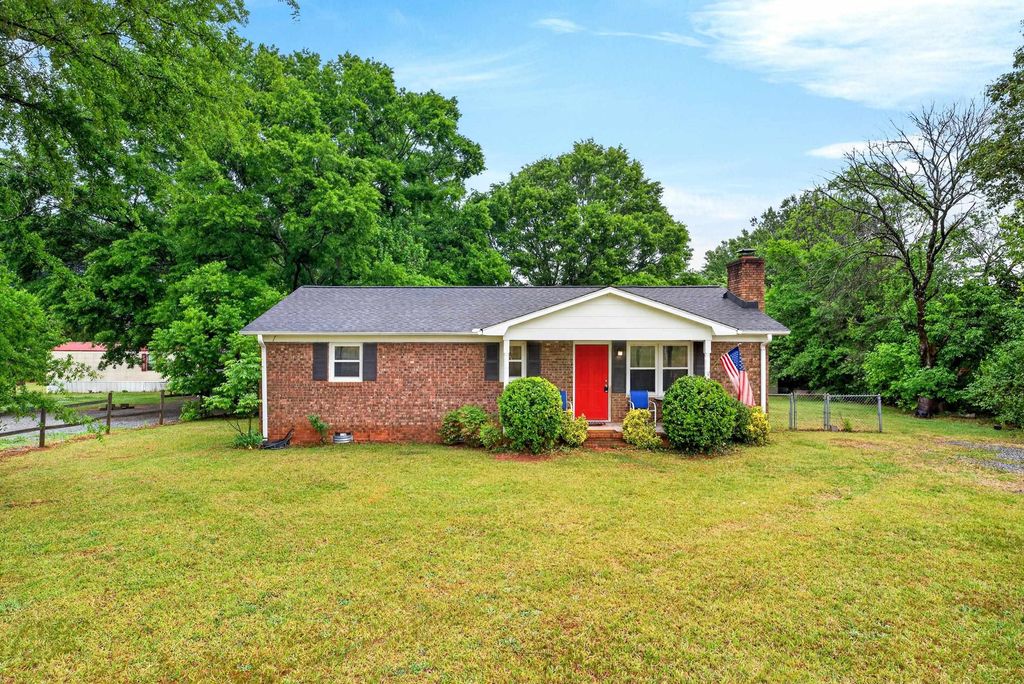 190 Goodjoin Road, Campobello, SC 29322