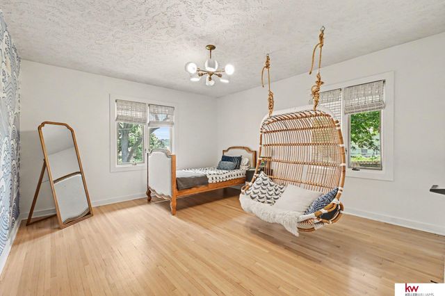 328 S 70 Avenue, Omaha, NE 68132