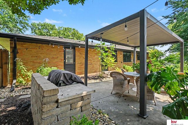 328 S 70 Avenue, Omaha, NE 68132