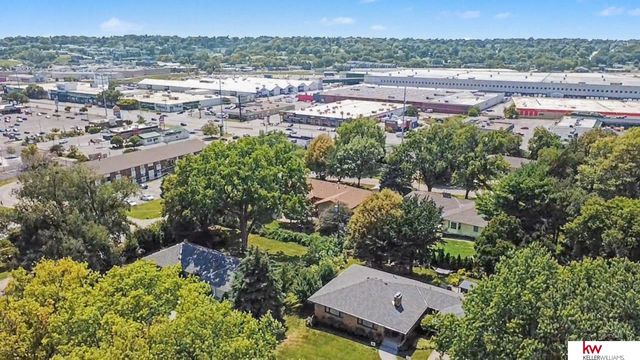 328 S 70 Avenue, Omaha, NE 68132