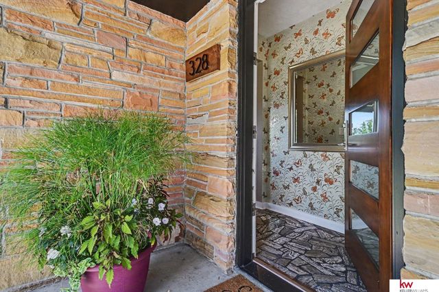 328 S 70 Avenue, Omaha, NE 68132