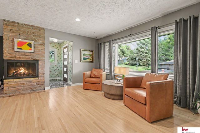 328 S 70 Avenue, Omaha, NE 68132
