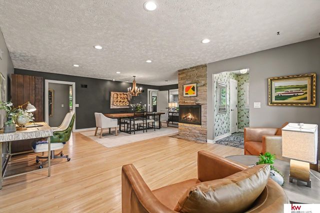 328 S 70 Avenue, Omaha, NE 68132