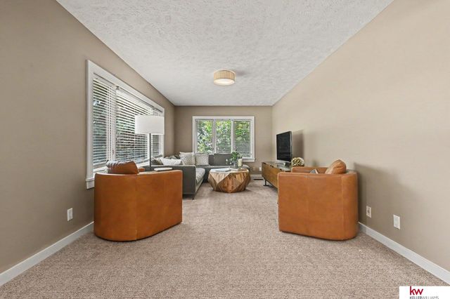 328 S 70 Avenue, Omaha, NE 68132