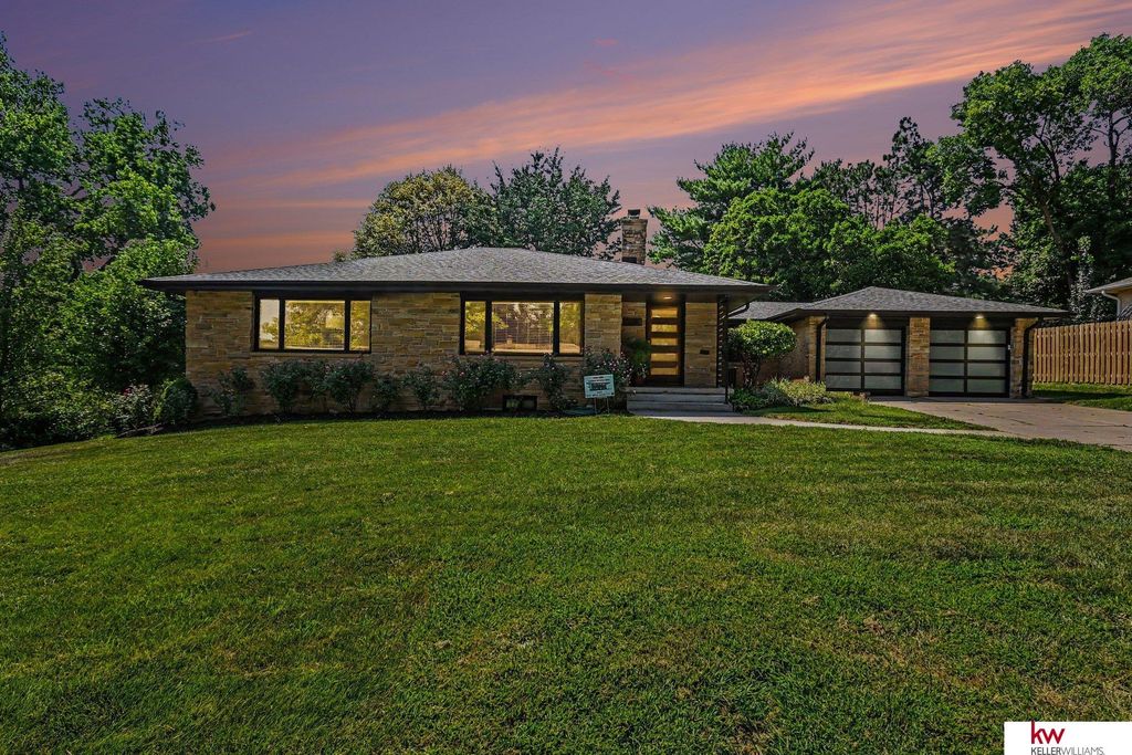 328 S 70 Avenue, Omaha, NE 68132