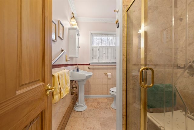 16 Morgan St, Fairhaven, MA 02719