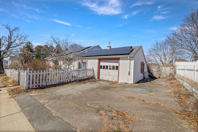 16 Morgan St, Fairhaven, MA 02719