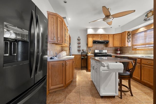 16 Morgan St, Fairhaven, MA 02719