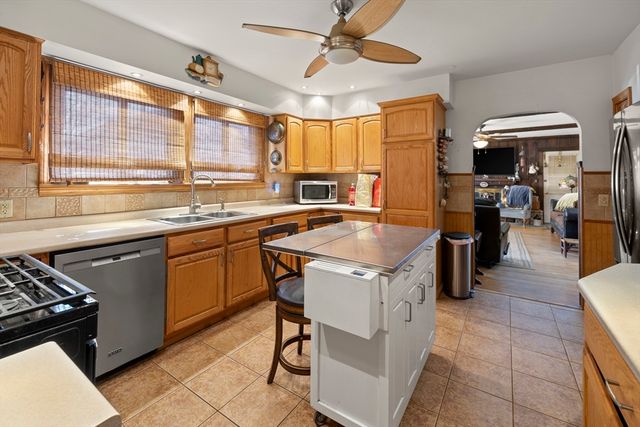 16 Morgan St, Fairhaven, MA 02719