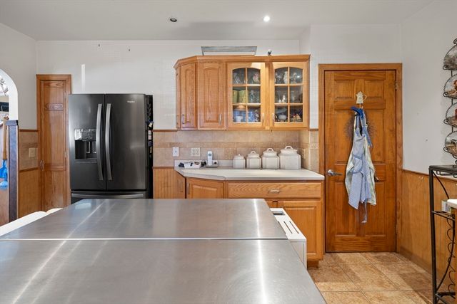 16 Morgan St, Fairhaven, MA 02719