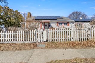 16 Morgan St, Fairhaven, MA 02719