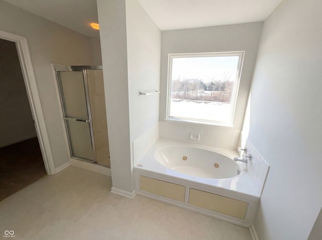 6767 Woodcliff Circle, Zionsville, IN 46077