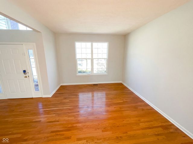 6767 Woodcliff Circle, Zionsville, IN 46077