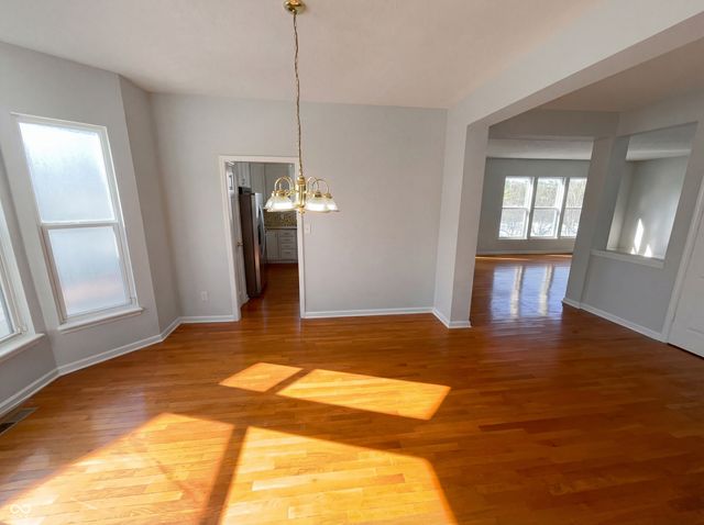 6767 Woodcliff Circle, Zionsville, IN 46077