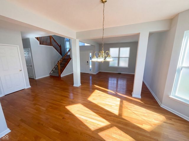 6767 Woodcliff Circle, Zionsville, IN 46077