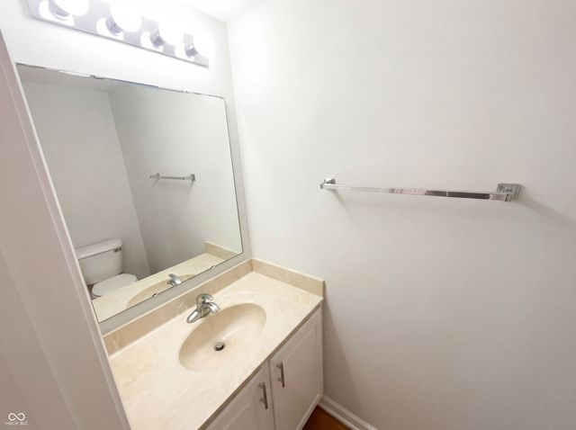 6767 Woodcliff Circle, Zionsville, IN 46077