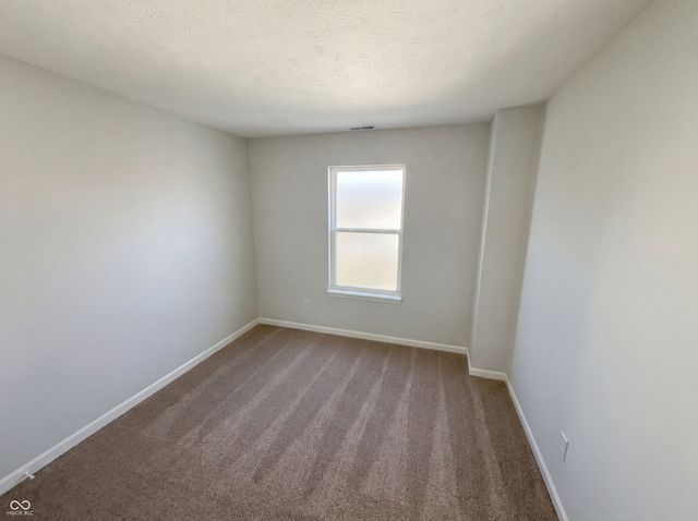 6767 Woodcliff Circle, Zionsville, IN 46077