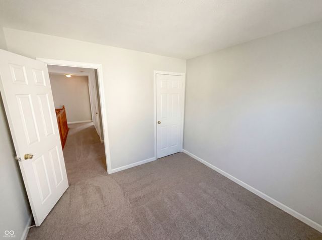 6767 Woodcliff Circle, Zionsville, IN 46077