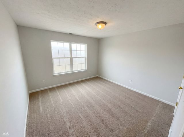 6767 Woodcliff Circle, Zionsville, IN 46077